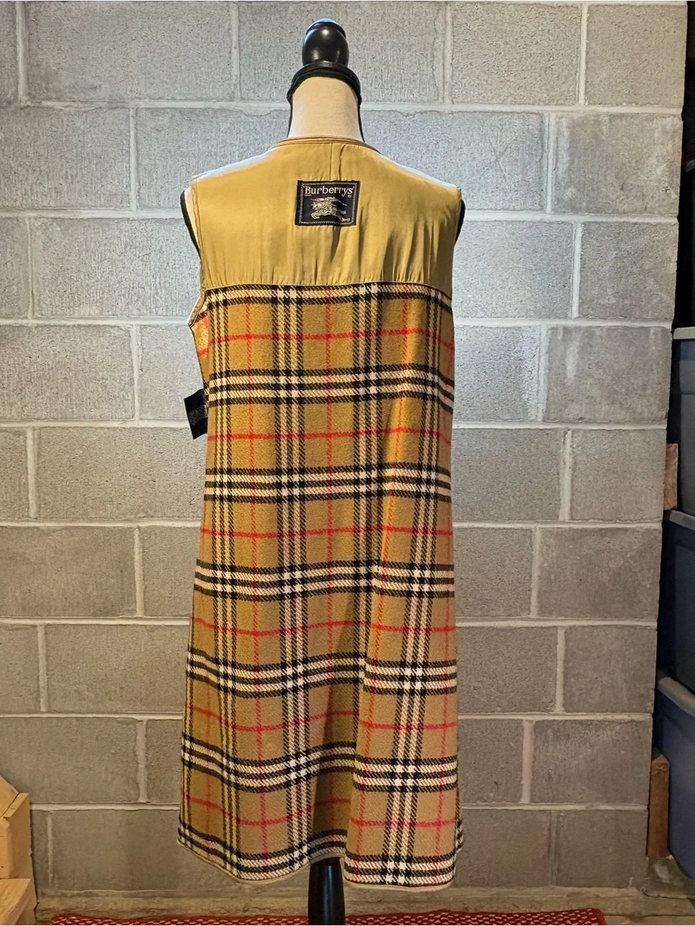 Burberry trench coat. - Picture 5 of 14